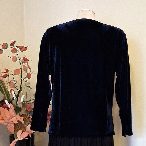 NWT Scoop Neck Navy Blue Embroidered Blouse Long Sleeve Women’s Top 12 - Picture 4 of 9